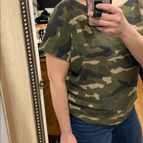Express Waffle Camo Flirty Top EUC - Picture 10 of 11